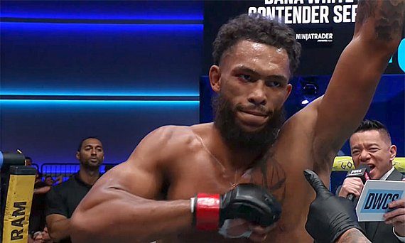 UFC最新签约选手以残忍终结取胜，达纳·怀特将其与乔恩·琼斯（Jon Jones）相提并论。
