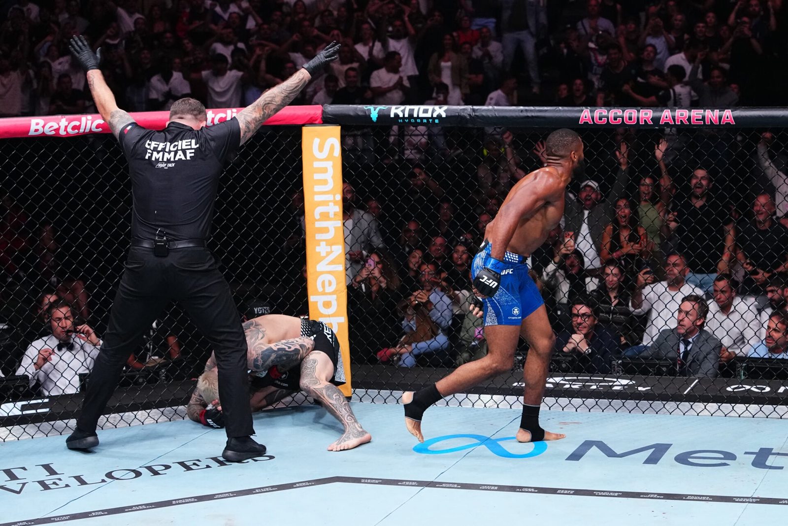 Salahdine Parnasse 即刻跻身 UFC 轻量级前十,同时一位新的重量级竞争者崭露头角。