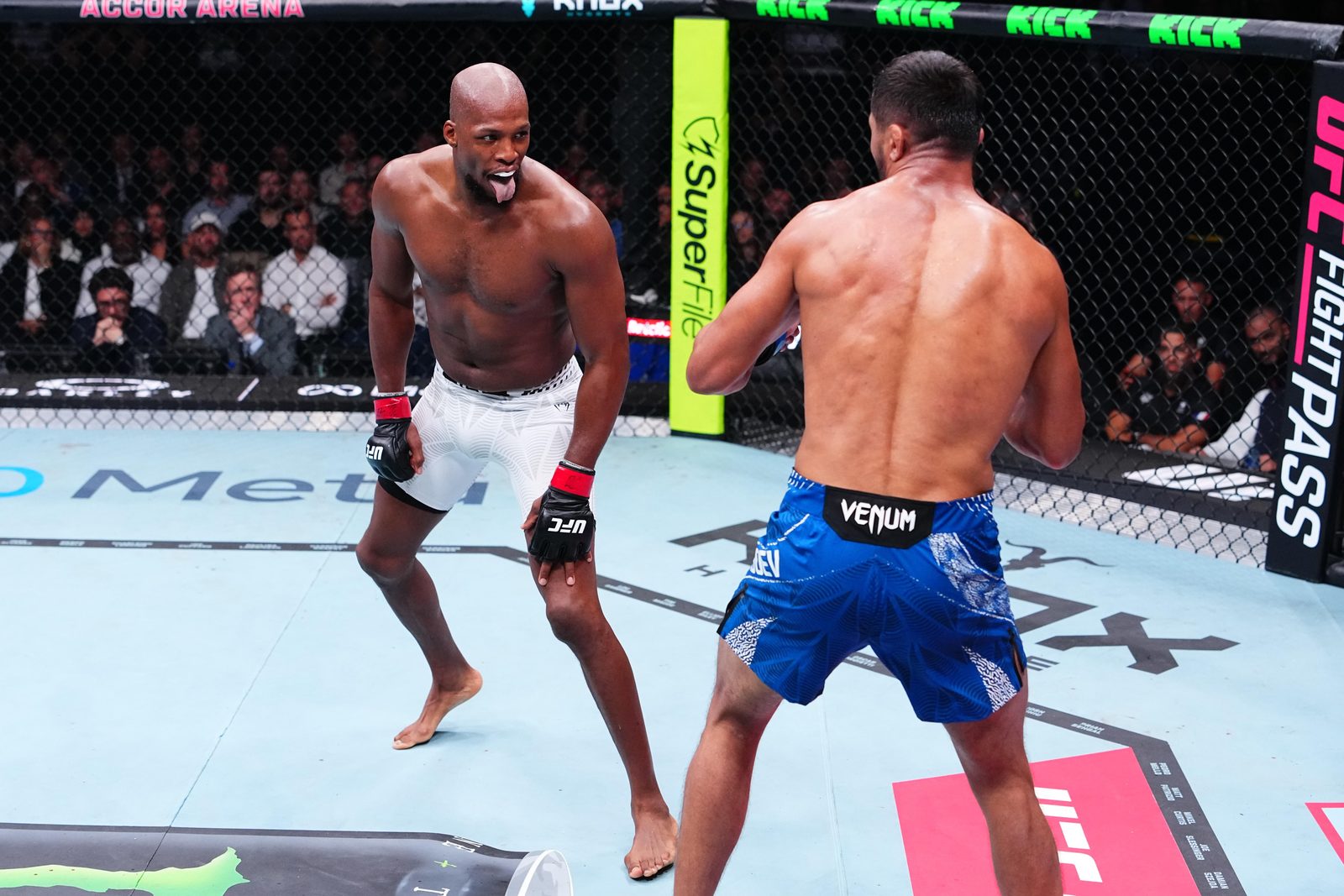 Robert Whittaker对Michael ‘Venom’ Page在UFC巴黎的表现感到困惑：“我甚至不想看它”