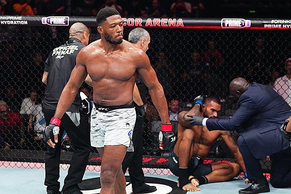 Oumar Sy承认在UFC巴黎站追求终结的做法适得其反，导致爆冷失利。