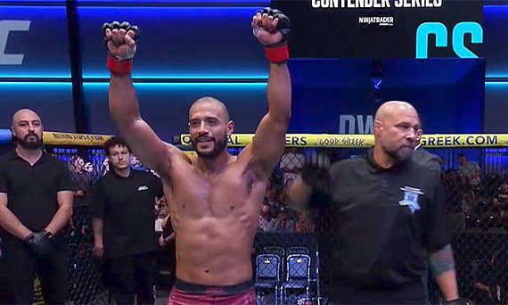 UFC最新签约拳手在DWCS获胜几小时后宣布结婚。